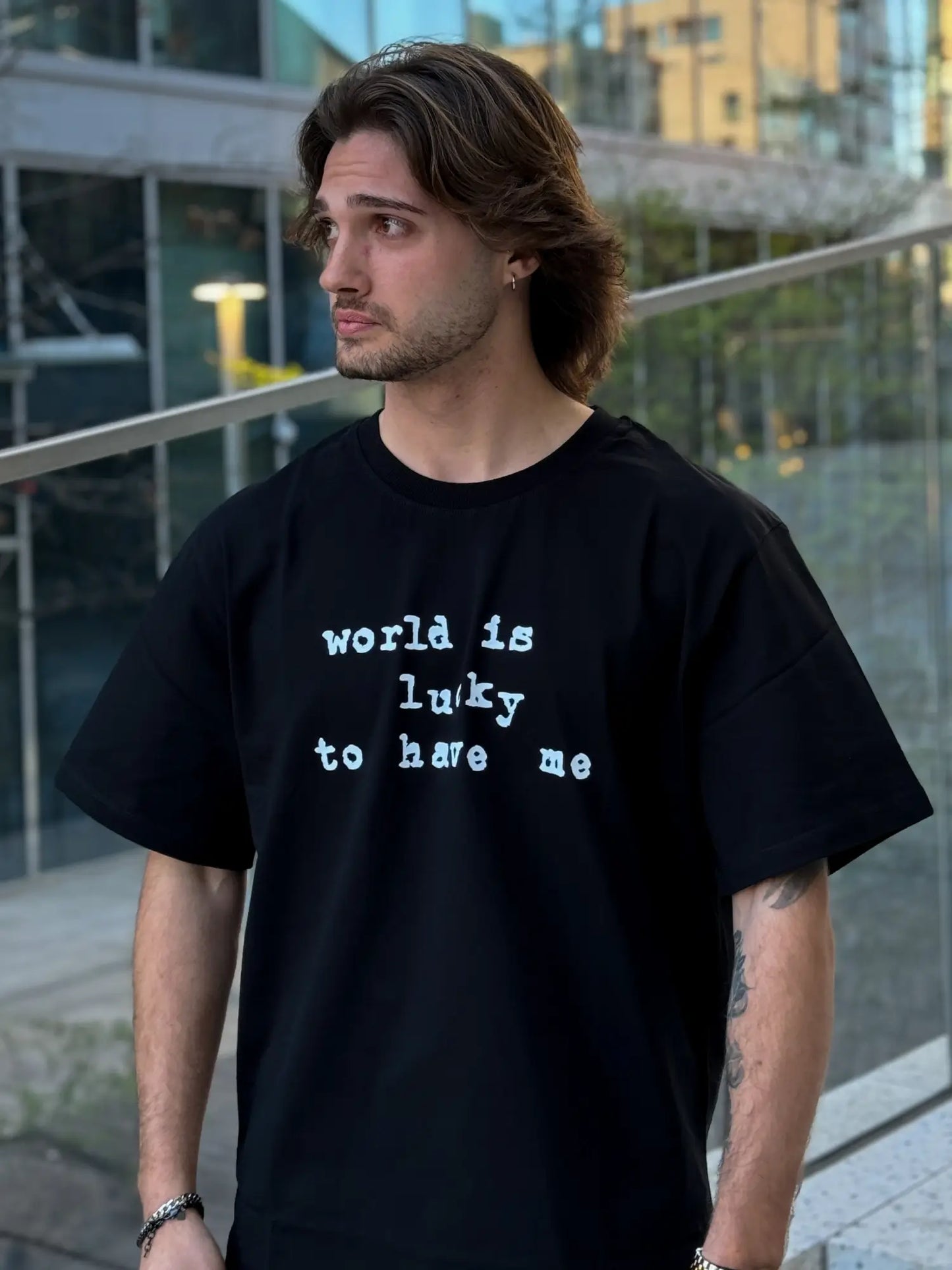 T-SHIRT WORLD IS LUCKY [BLACK]